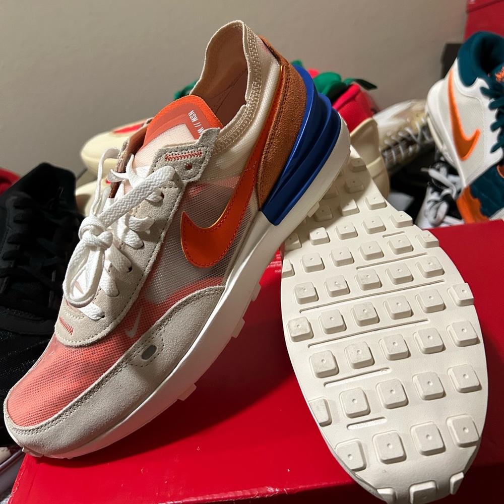 Nike Waffle One 'Rush Orange' DC2533-200 Women’s Shoes Sz 9.5 Worn Once No Box